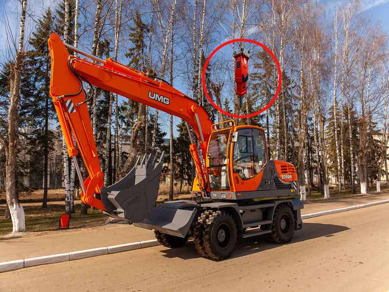 Аренда экскаватора UMG E200W с гидромолотом