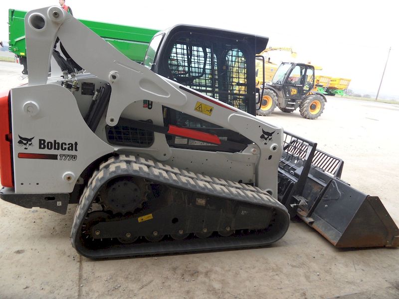 Аренда мини погрузчика Bobcat T770