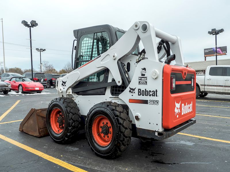 Аренда мини погрузчика Bobcat S650